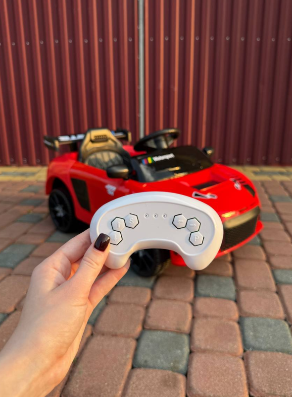 Детский электромобиль Cabrio 6V 5A (спойлер, пульт, LED-фары, звук, открывающиеся двери, педаль газа), Красный